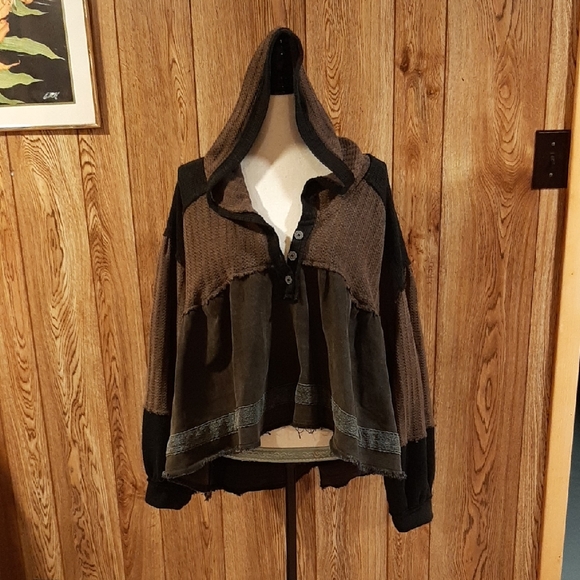 POL Tops - 🥀NWT POL High-Low Hooded Black and Brown Mineral-Washed Sweater (L)🥀